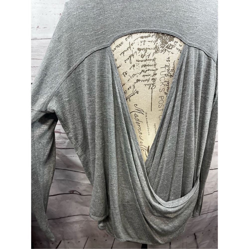 Zella medium gray cardigan with‎ keyhole in back - 2222 - Picture 2 of 6